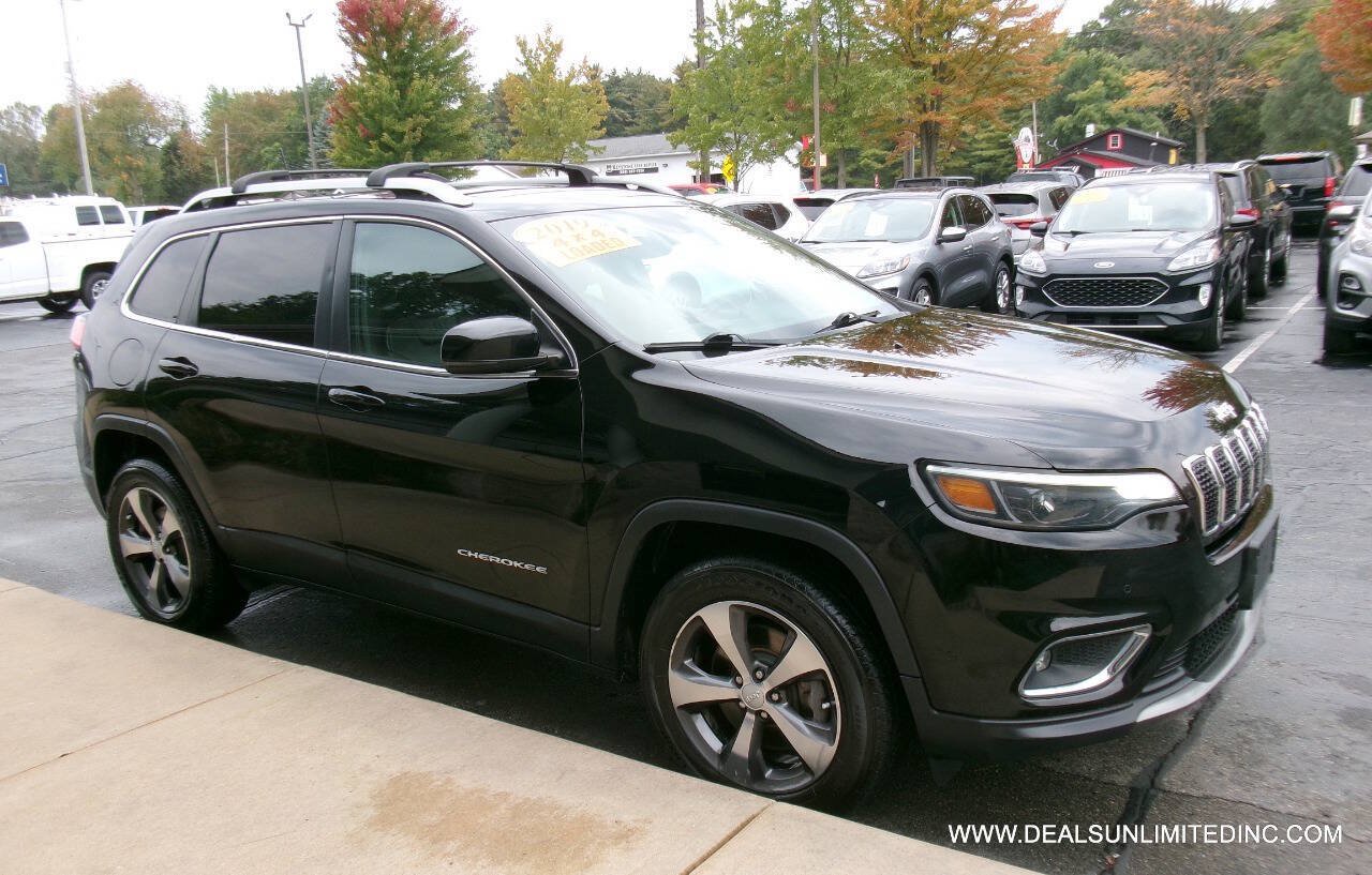 Used 2019 Jeep Cherokee Limited w/ Technology Group AWD/4WD image 2