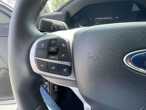 Used 2025 Ford Explorer Active AWD/4WD image 19