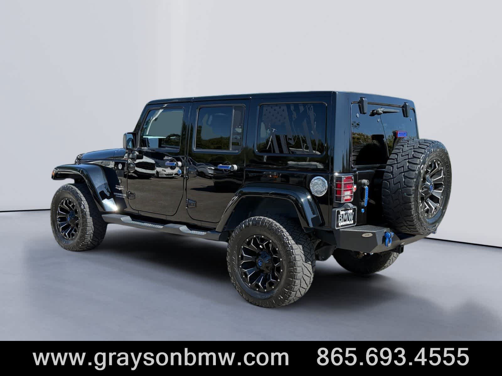 Used 2015 Jeep Wrangler Unlimited Sahara w/ Connectivity Group AWD/4WD image 5