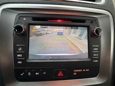 Used 2015 GMC Acadia SLE image 26