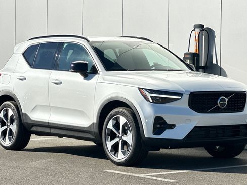 New 2026 Volvo XC40 B5 Plus w/ Protection Package Premier image 7