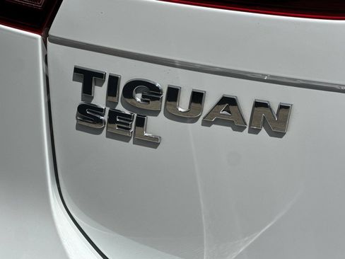 Used 2020 Volkswagen Tiguan SEL AWD/4WD image 12