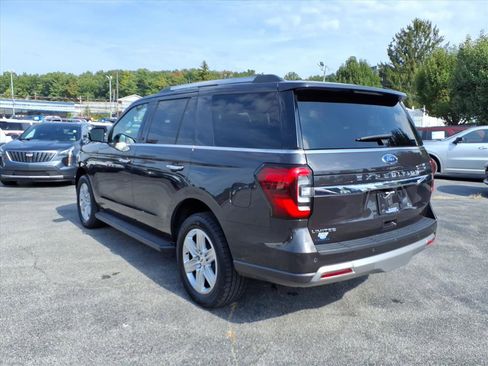 Used 2024 Ford Expedition Limited image 3