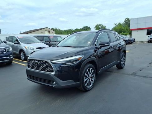 Certified 2025 Toyota Corolla Cross XLE FWD image 3