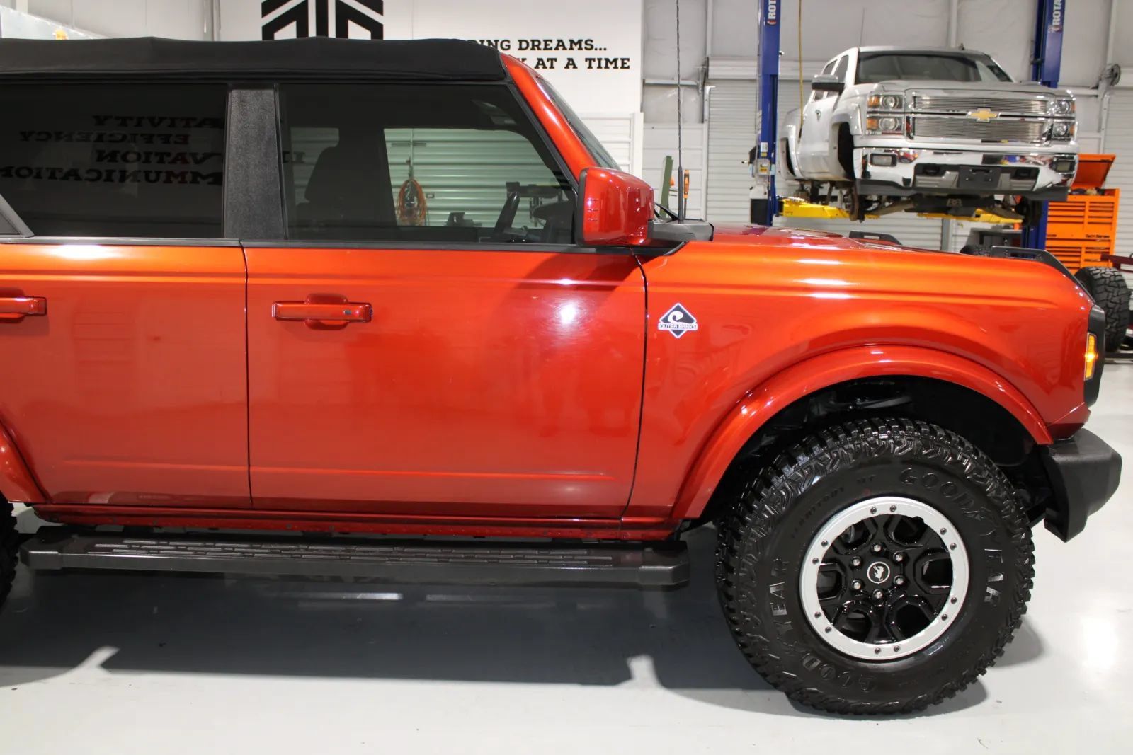 Used 2022 Ford Bronco Outer Banks AWD/4WD image 3