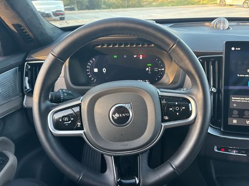 Certified 2025 Volvo XC90 T8 Ultra w/ Lounge Package image 28