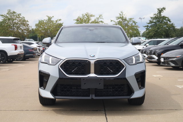 Used 2026 BMW X2 xDrive28i AWD/4WD image 3