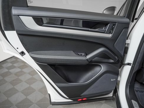 Certified 2025 Porsche Cayenne Coupe AWD/4WD image 28