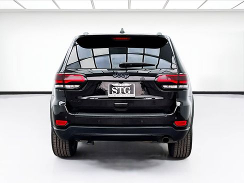 Used 2019 Jeep Grand Cherokee Laredo image 5