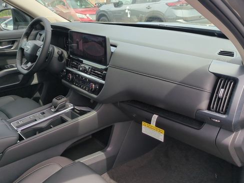 New 2026 Nissan Pathfinder SL w/ SL Premium Package FWD image 40
