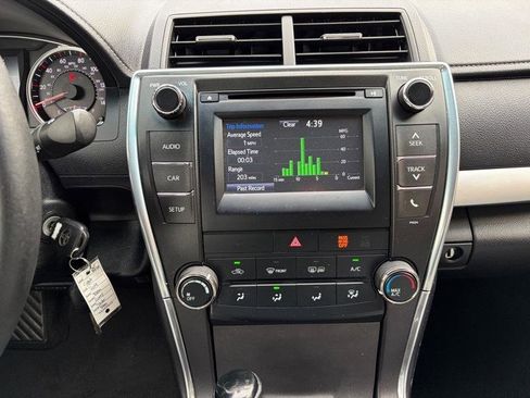 Used 2016 Toyota Camry SE image 16