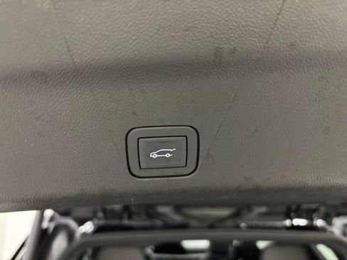Used 2025 Chevrolet Tahoe Z71 w/ Z71 Off-Road Package AWD/4WD image 9