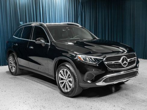 New 2025 Mercedes-Benz GLC 300 image 3