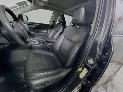 Used 2019 Toyota RAV4 Limited image 15