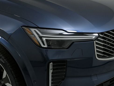 Used 2026 Volvo XC90 B6 Ultra w/ Protection Package image 40