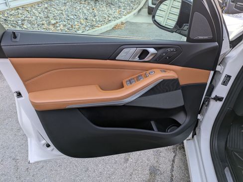 Used 2021 BMW X7 xDrive40i w/ Executive Package image 12