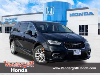 Used 2023 Chrysler Pacifica Touring-L video 1