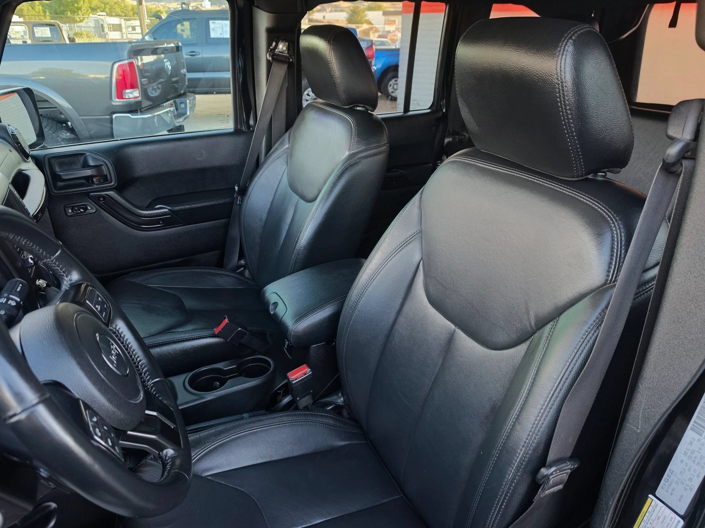 Used 2017 Jeep Wrangler Unlimited Sahara AWD/4WD image 15