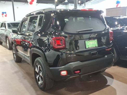 Used 2019 Jeep Renegade Trailhawk w/ UConnect 8.4 Nav Group AWD/4WD image 4