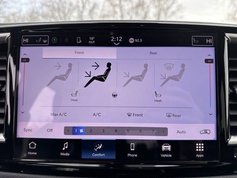 Used 2024 Chrysler Pacifica Touring-L image 23