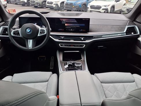 Used 2026 BMW X5 xDrive50e image 2