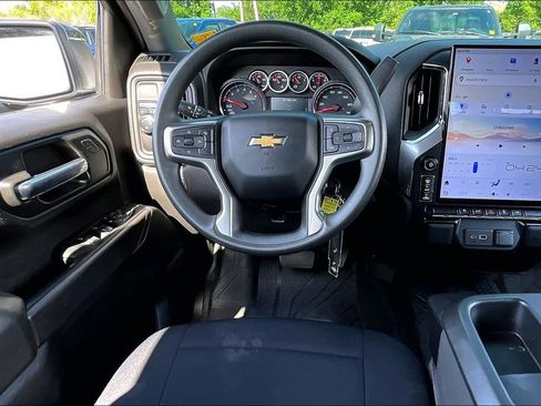 Used 2022 Chevrolet Silverado 1500 Custom w/ LPO, Blackout Package RWD image 9