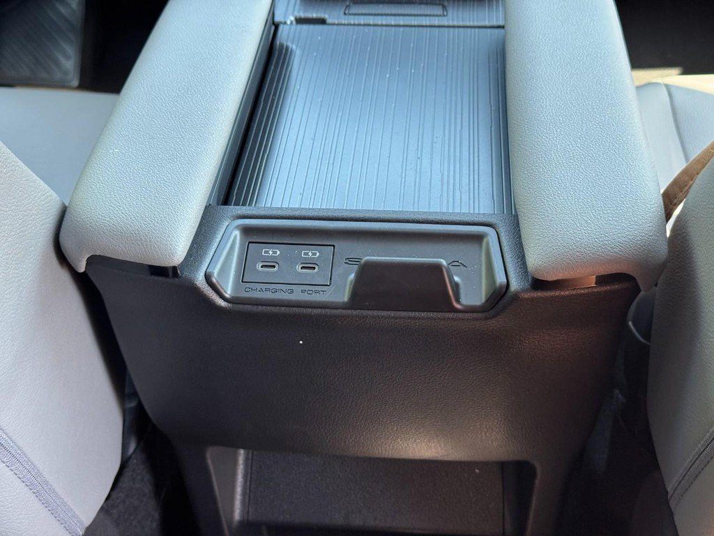 Used 2026 Toyota Sienna XLE FWD image 17