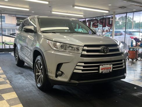 Used 2018 Toyota Highlander XLE AWD/4WD image 1
