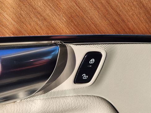 Used 2022 Volvo XC90 T6 Momentum w/ Advanced Package image 29