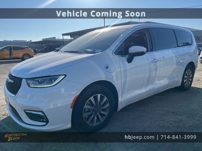 Used 2023 Chrysler Pacifica Touring-L