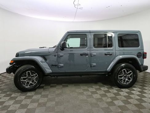 Used 2026 Jeep Wrangler Unlimited Sahara AWD/4WD image 6