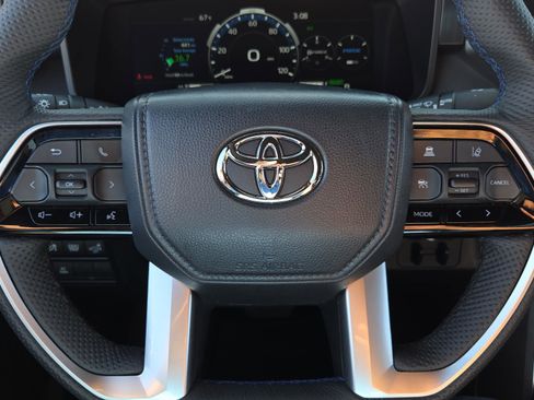 Used 2025 Toyota Tundra Platinum image 27