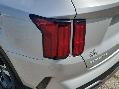 Used 2023 Kia Sorento SX Prestige w/ Panoramic Sunroof Package AWD/4WD image 11
