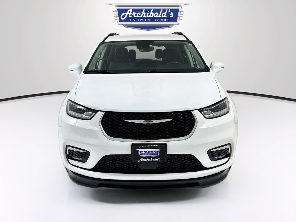 Used 2022 Chrysler Pacifica Touring-L FWD image 2