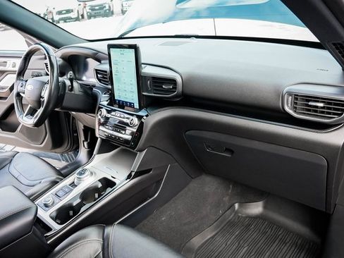 Used 2022 Ford Explorer ST w/ ST Street Pack image 39