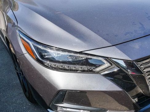 Used 2022 Nissan Sentra SR w/ SR Premium Package FWD image 3