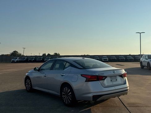 Certified 2025 Nissan Altima 2.5 SV FWD image 18