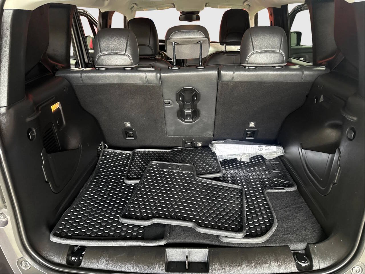 Used 2020 Jeep Renegade Trailhawk w/ Premium Leather Group AWD/4WD image 13