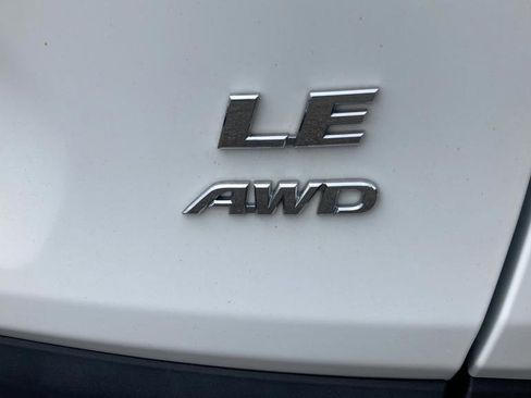Used 2021 Toyota RAV4 LE AWD/4WD image 29