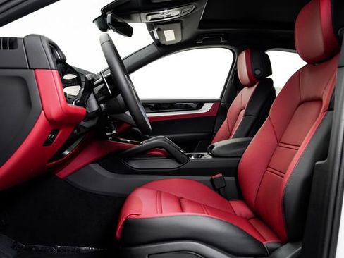New 2026 Porsche Cayenne Coupe AWD/4WD image 7