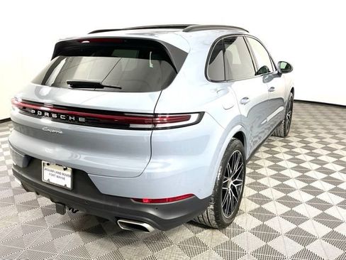 Used 2025 Porsche Cayenne AWD/4WD image 6