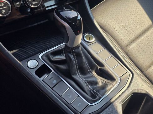 Used 2024 Volkswagen Jetta SE image 32