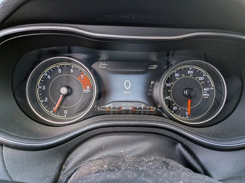 Used 2020 Jeep Cherokee Trailhawk AWD/4WD image 26