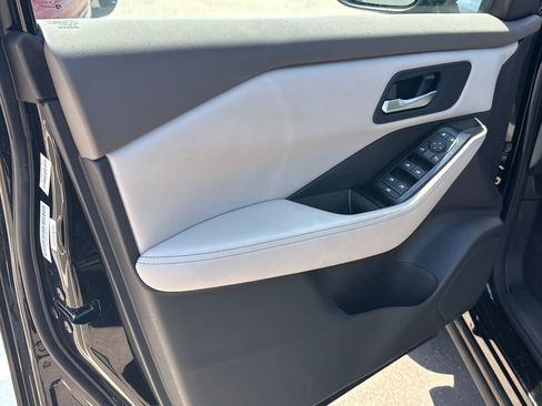 Used 2025 Nissan Rogue SV AWD/4WD image 10
