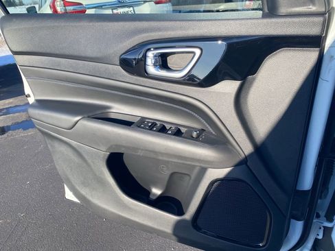 New 2026 Jeep Compass Latitude image 16