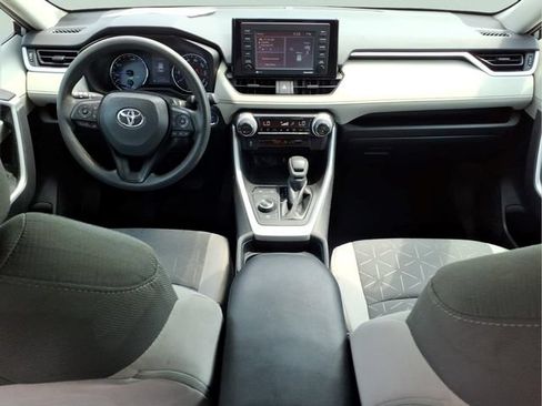 Used 2021 Toyota RAV4 XLE AWD/4WD image 21
