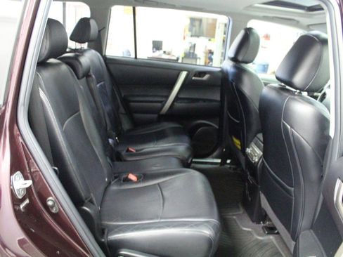 Used 2011 Toyota Highlander SE w/ Convenience Pkg AWD/4WD image 28