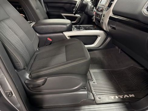 Used 2018 Nissan Titan SV w/ SV Convenience Package AWD/4WD image 29
