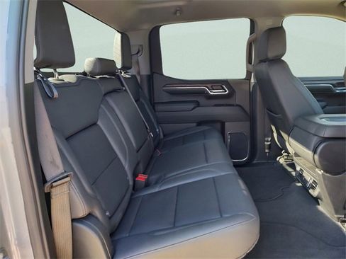 Used 2024 GMC Sierra 1500 SLT image 32
