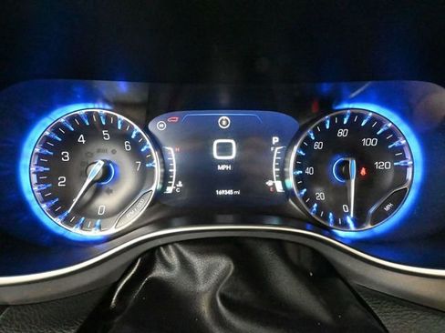 Used 2019 Chrysler Pacifica Touring-L Plus w/ Advanced Safetytec Group image 27